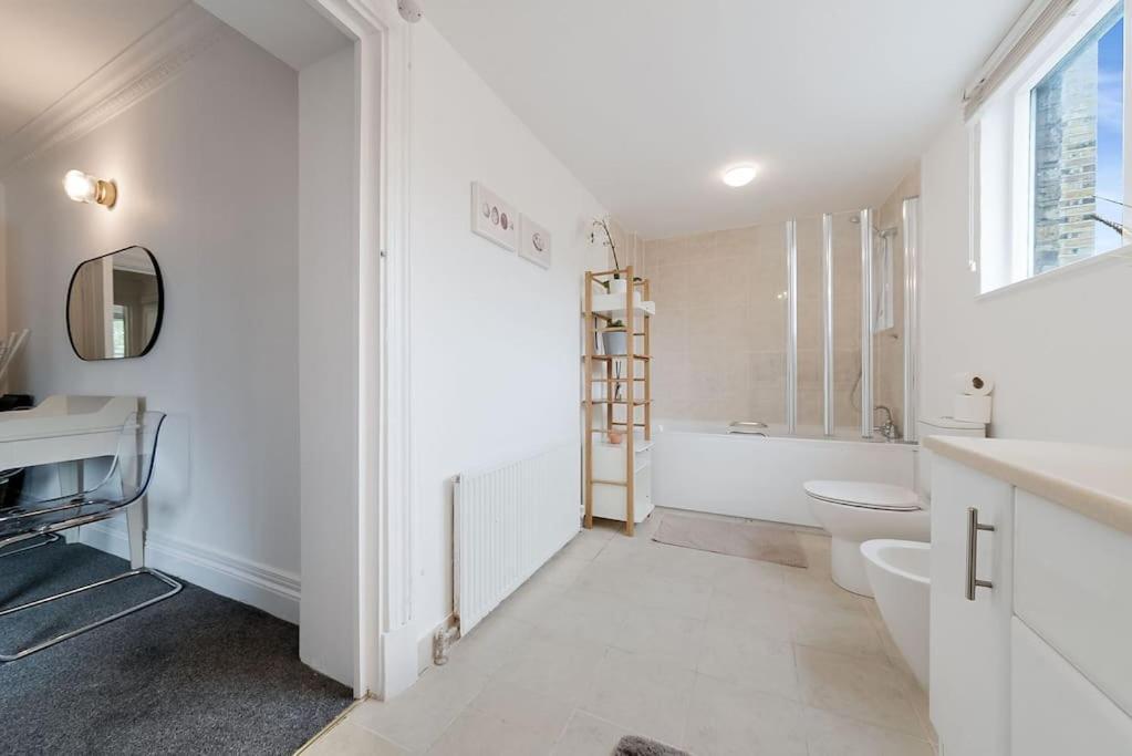 Knightsbridge Two Bed Apartment Лондон Экстерьер фото