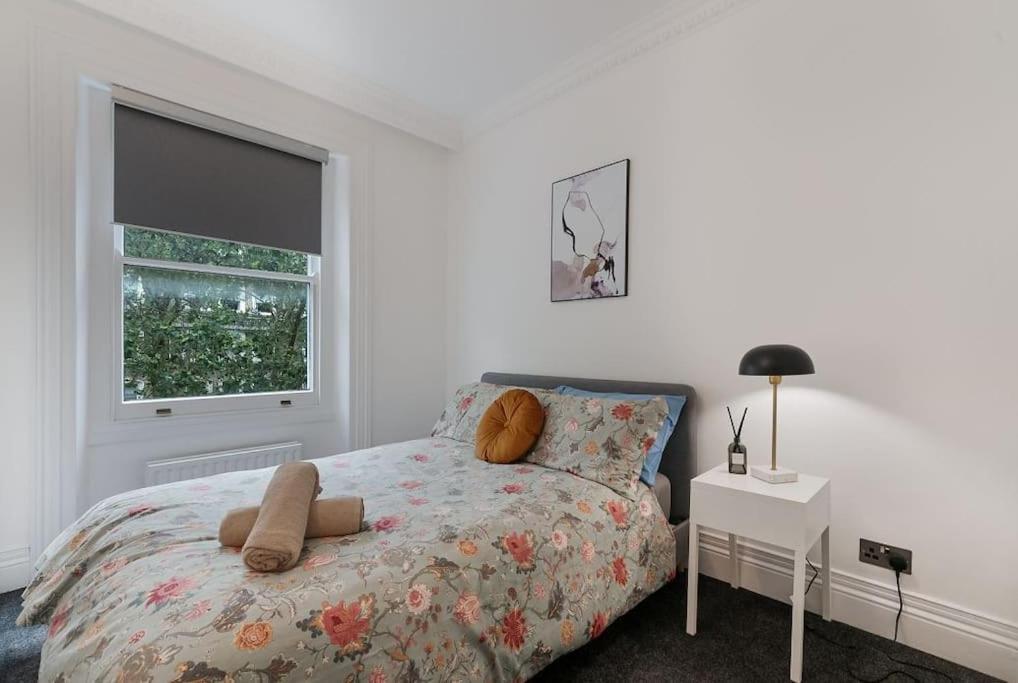 Knightsbridge Two Bed Apartment Лондон Экстерьер фото