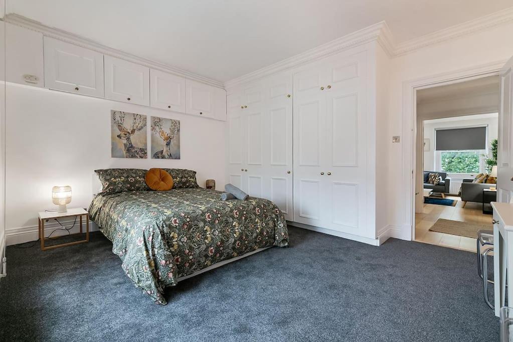 Knightsbridge Two Bed Apartment Лондон Экстерьер фото