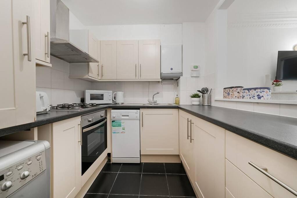 Knightsbridge Two Bed Apartment Лондон Экстерьер фото