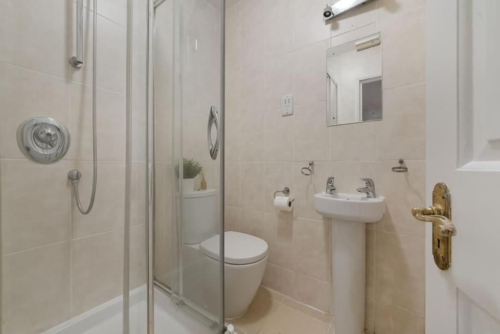 Knightsbridge Two Bed Apartment Лондон Экстерьер фото